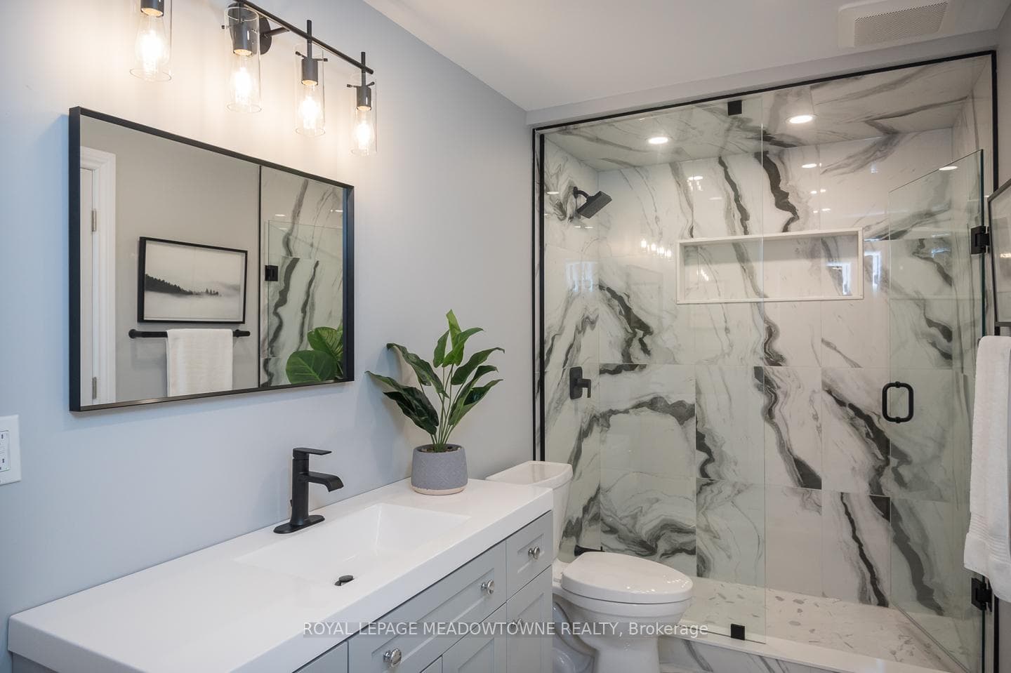 Stunning 3pc Bath with Large Shower