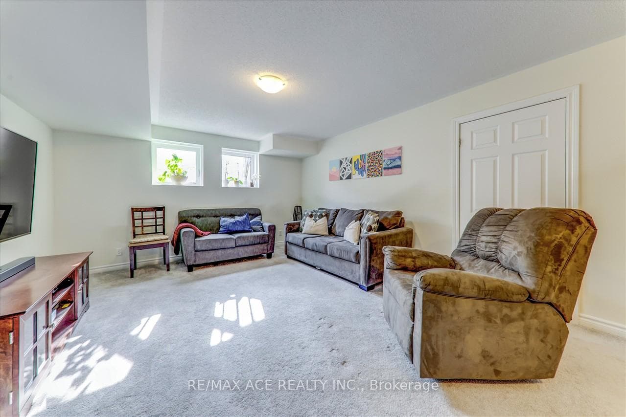 2486 Steeplechase Street photo 29