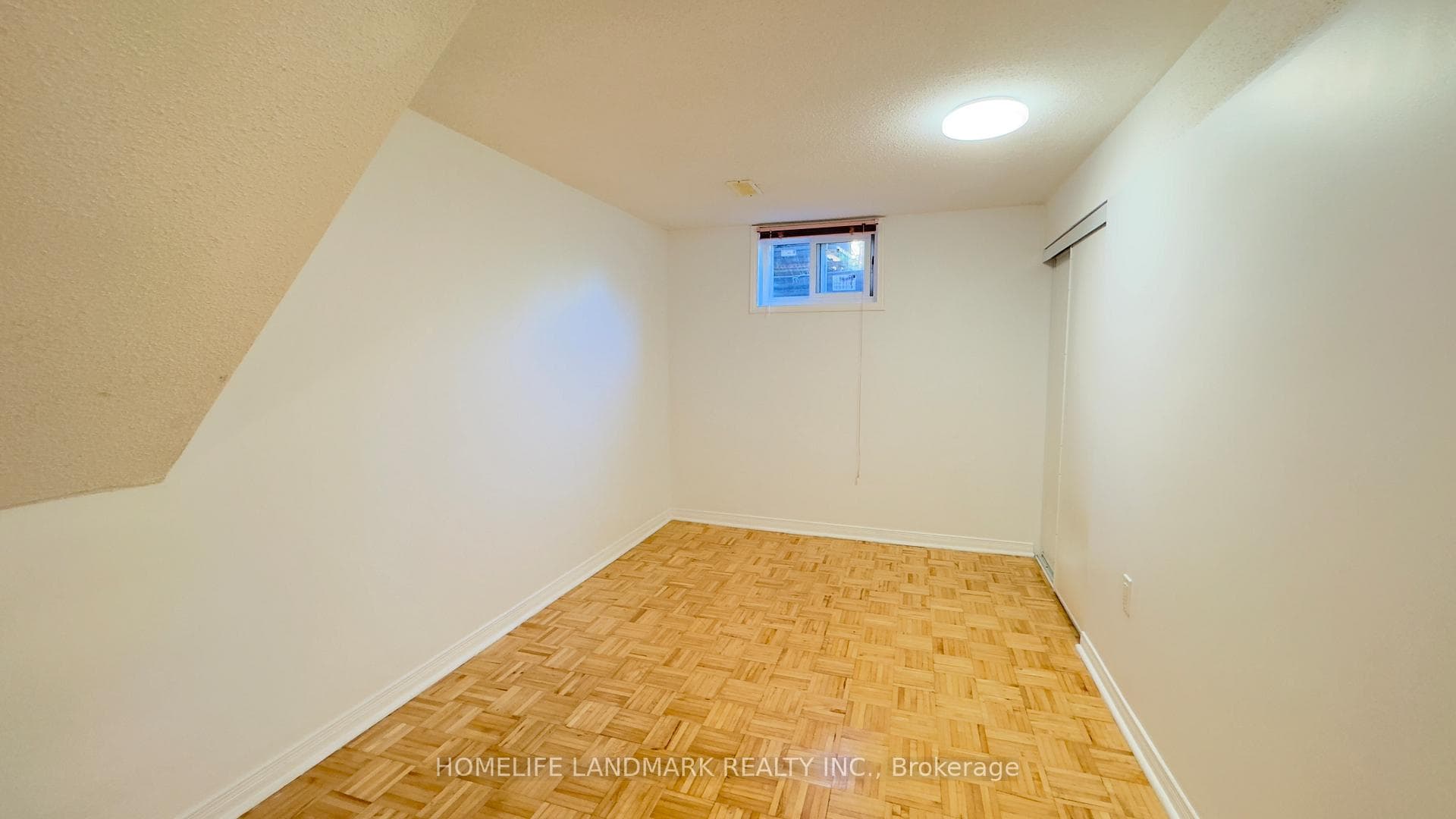 35 Lambeth Square Unit (Bsmt) photo 12