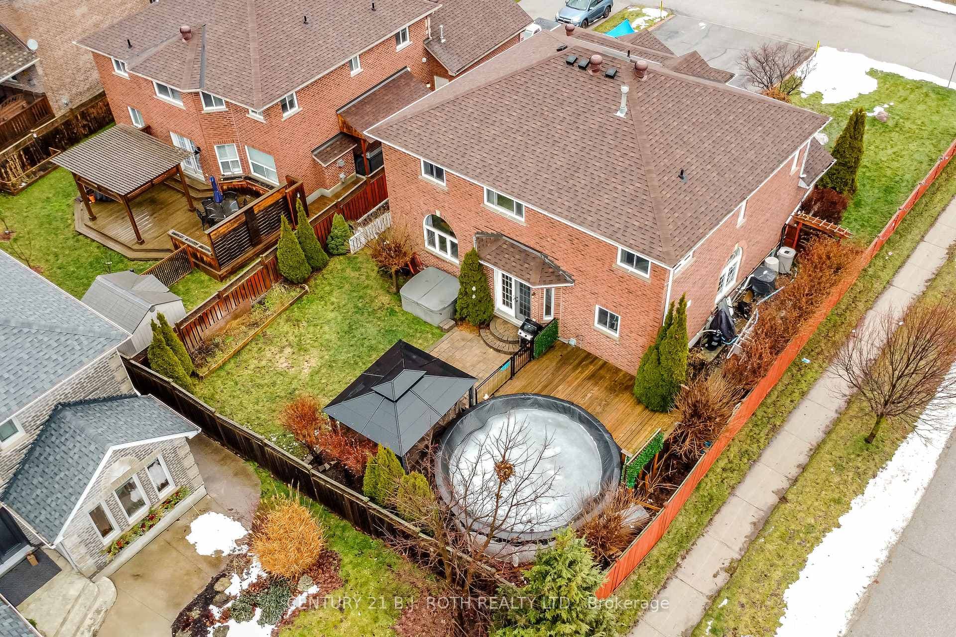 61 Honey Crescent photo 35