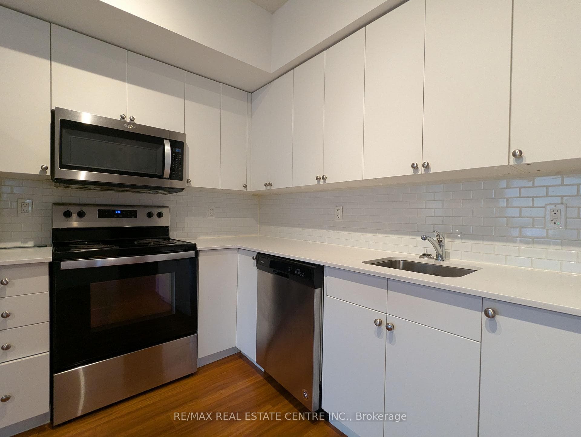 1 Wellington Street Unit 418 photo 5