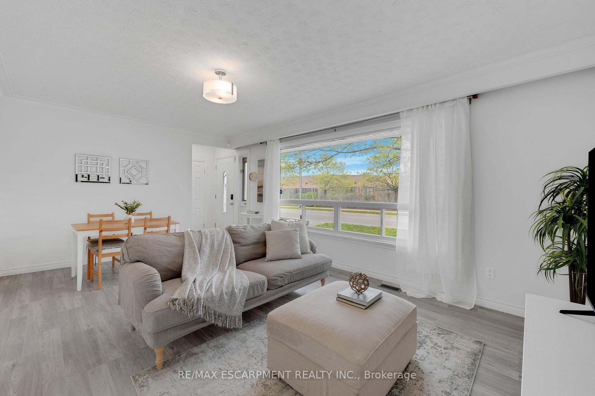 2076 Constance Drive photo 6