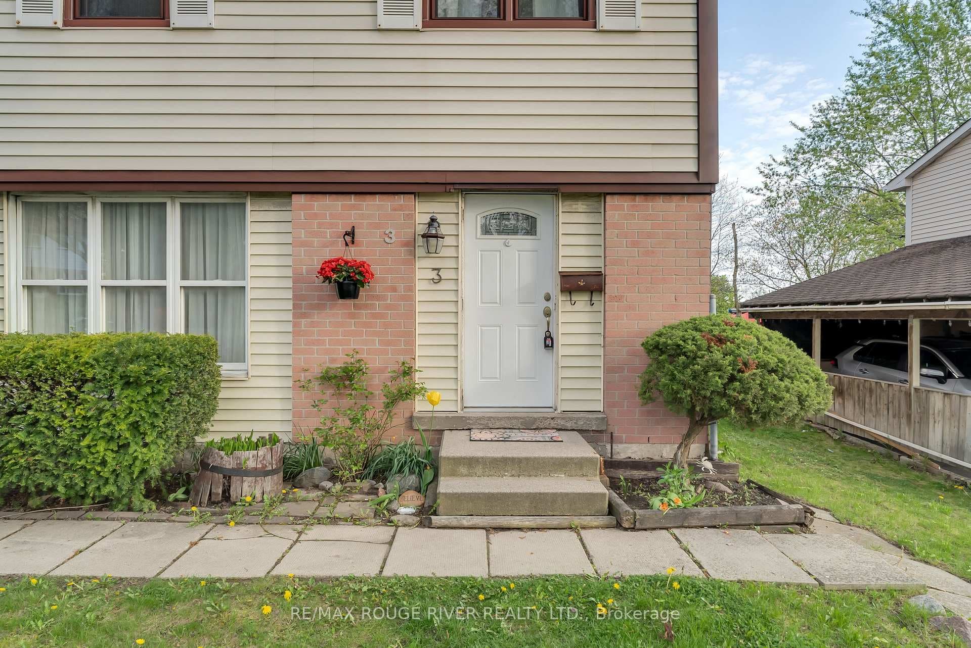 3 Lighthall Crescent photo 6