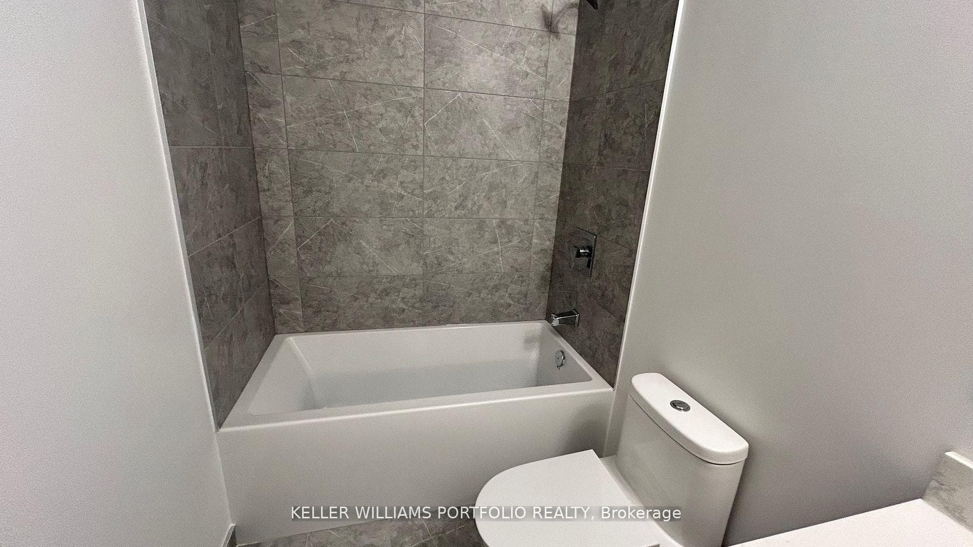 82 Dalhousie Street Unit 4212 photo 32
