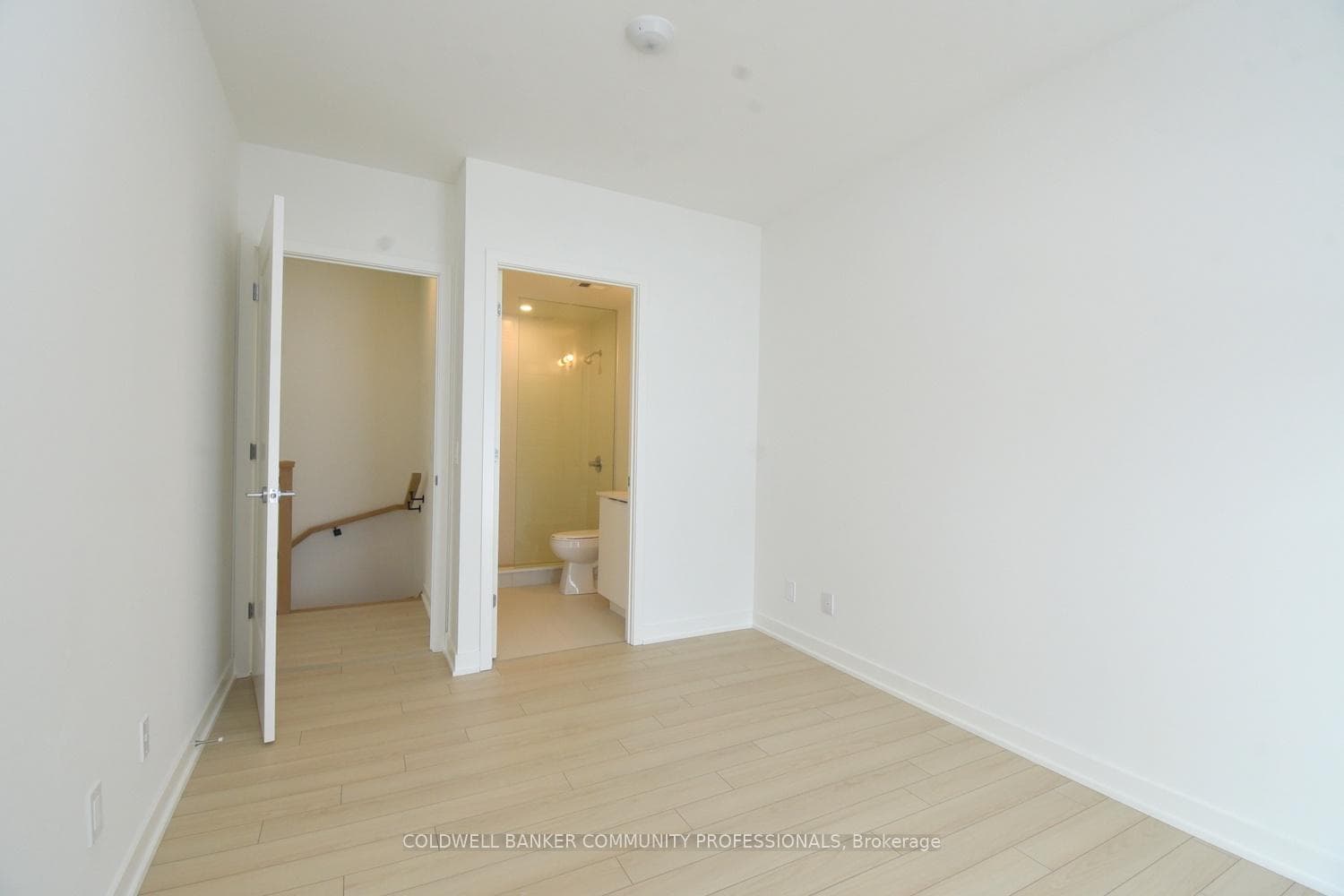 3071 Trafalgar Road Unit B-106 photo 27