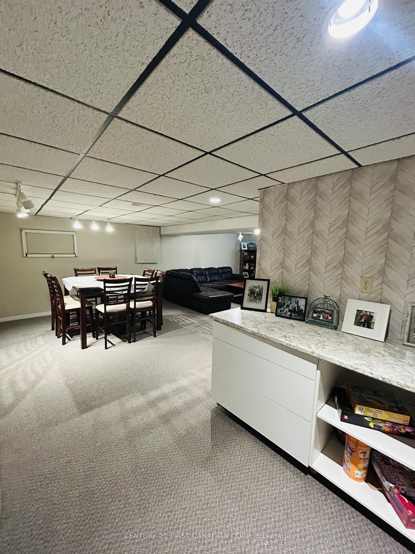 121 WELLINGTON Street photo 24