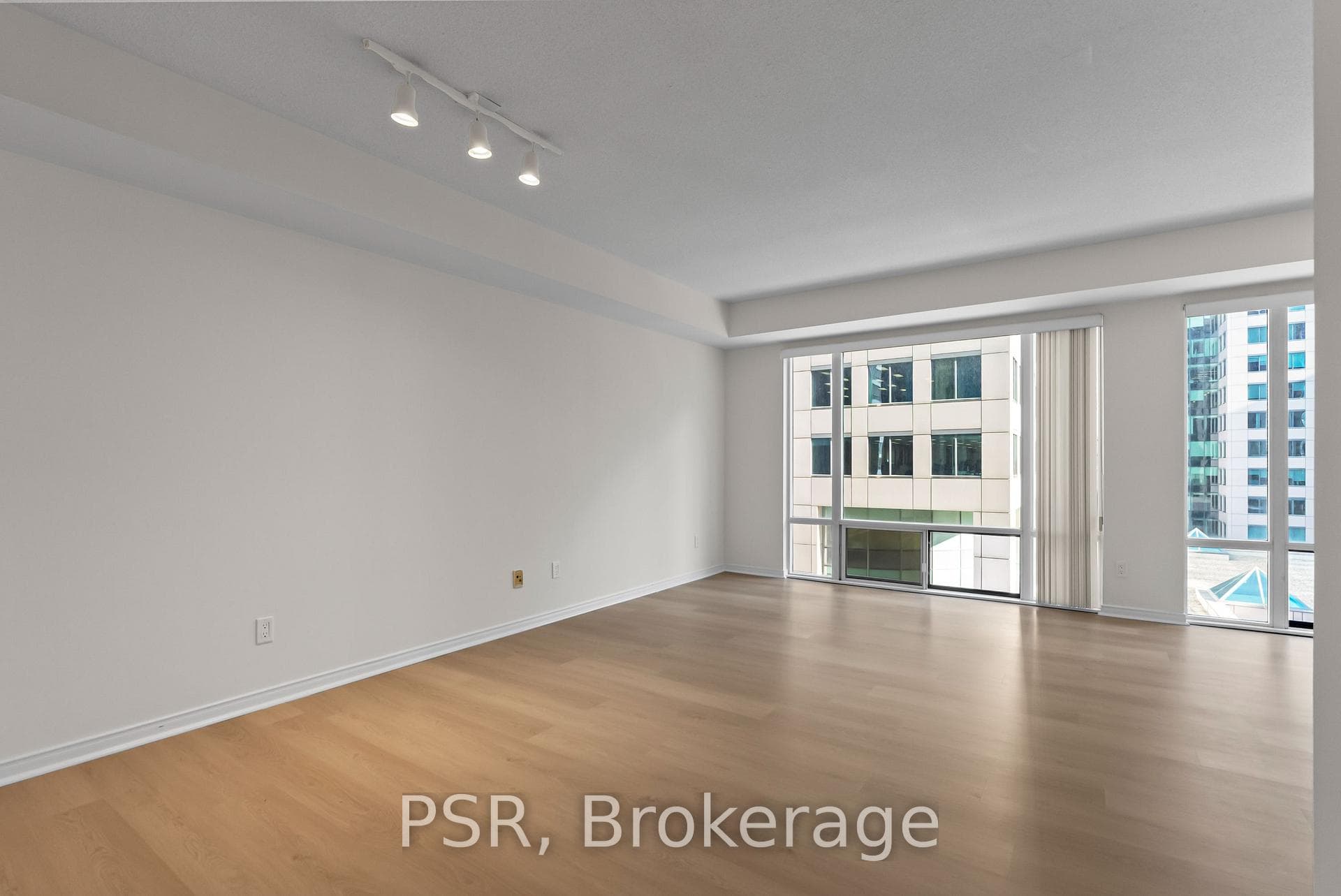 50 John Street Unit 815 photo 4