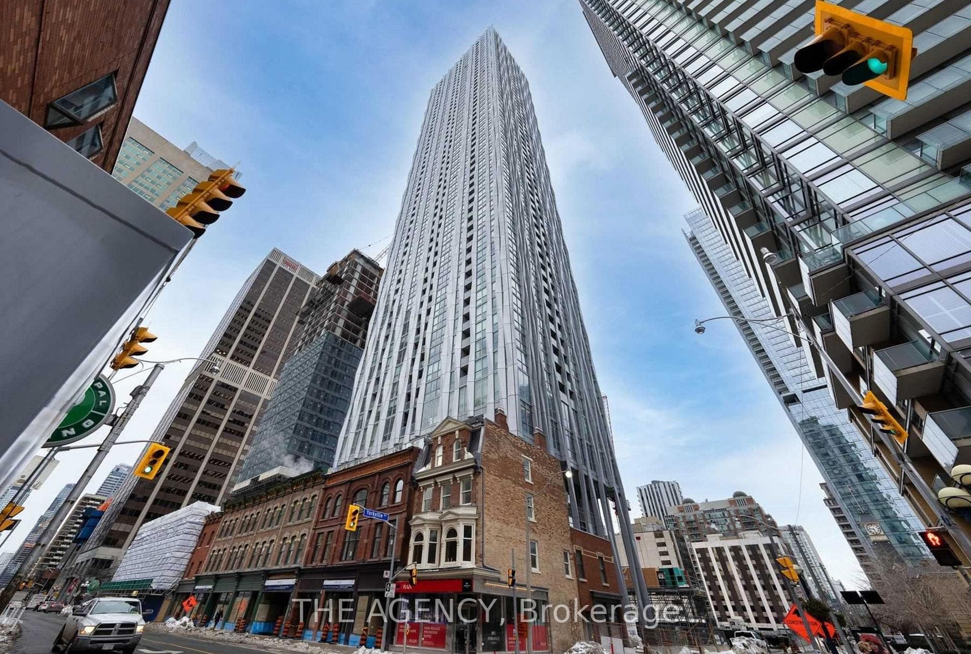 1 Yorkville Avenue Unit 711 photo 2
