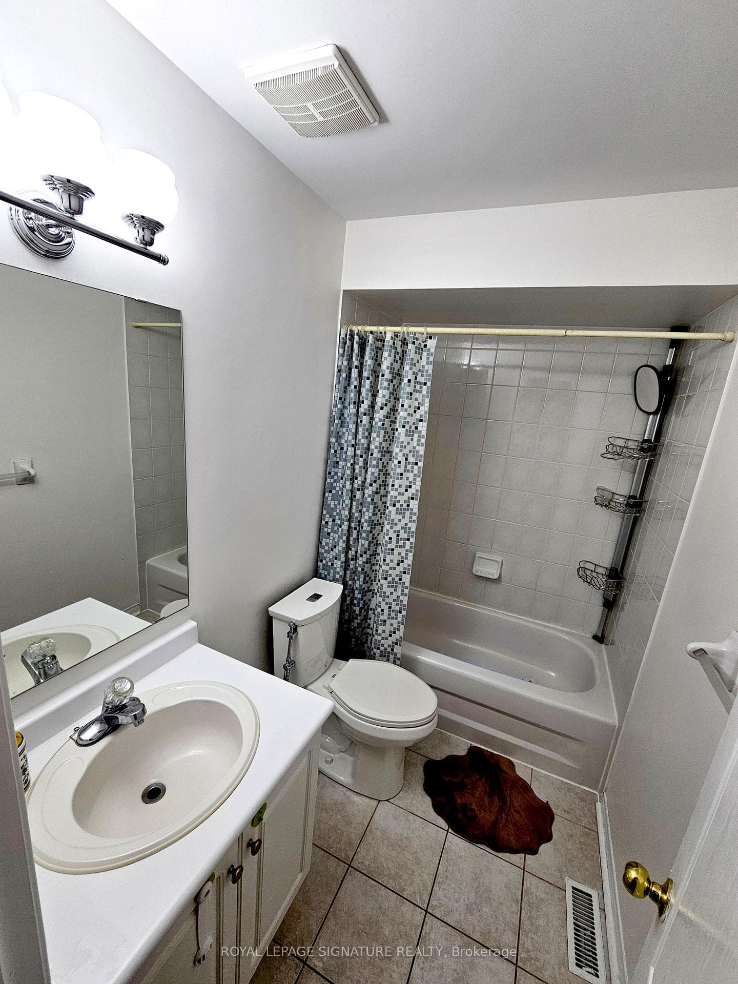 1565 Woodhenge Way photo 18