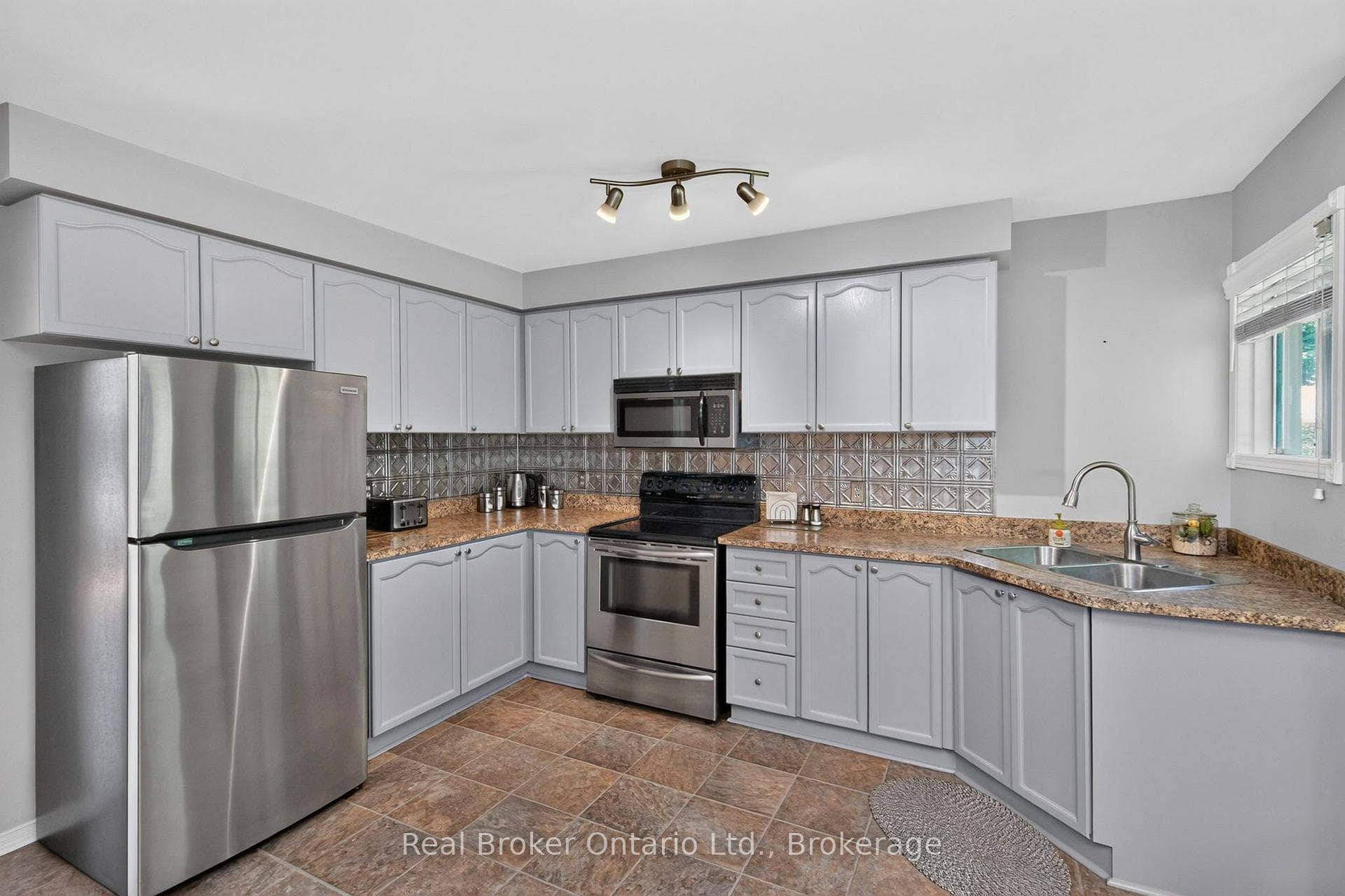 47 Timberland Crescent photo 11