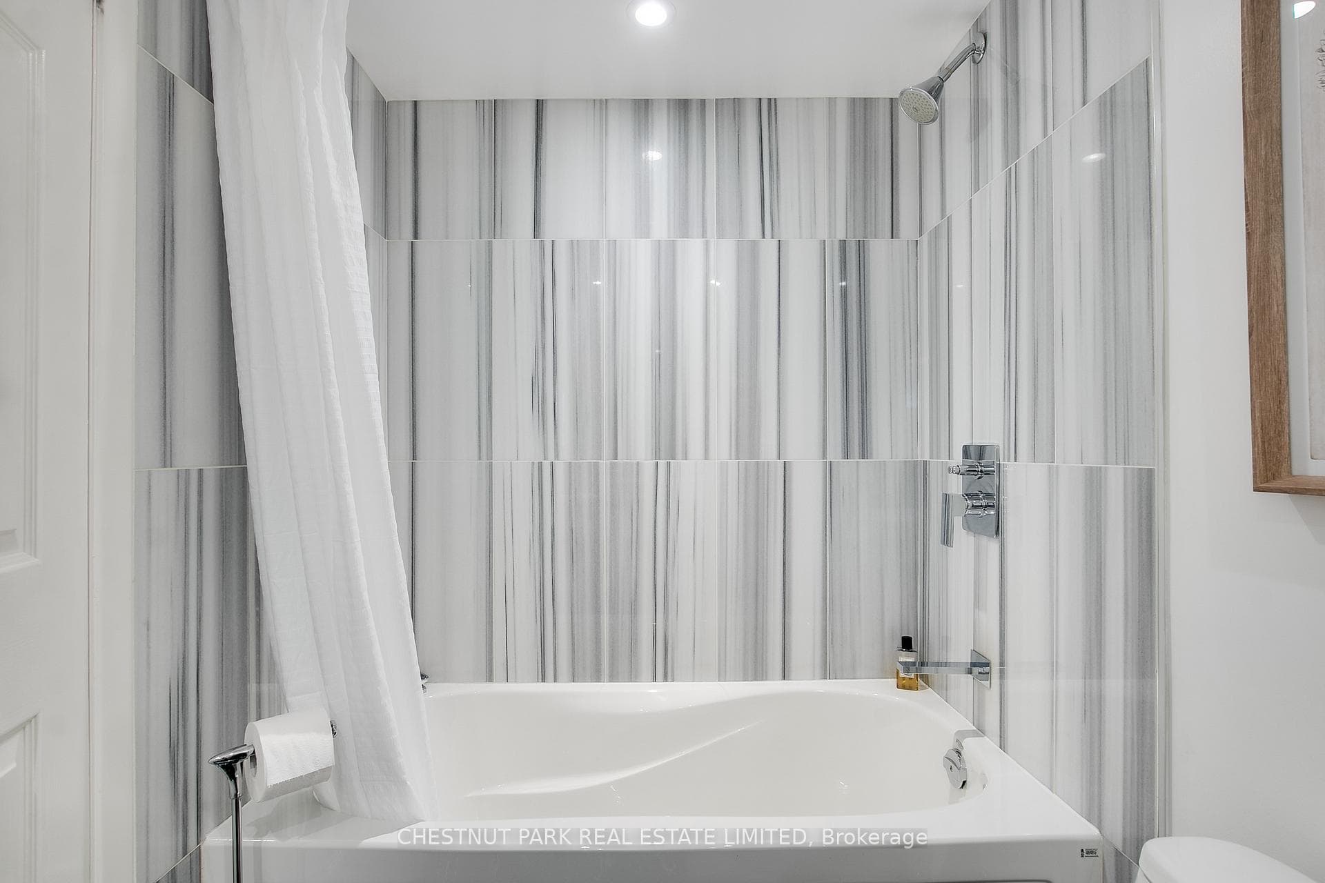 360 Bloor Street Unit 1001 photo 27