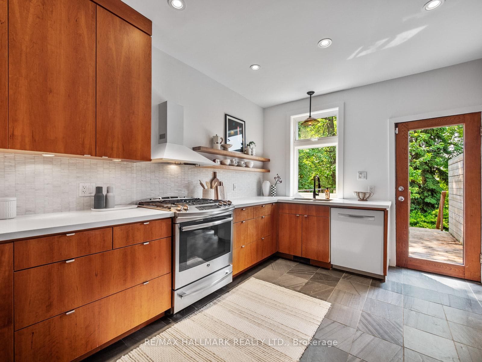 275 Withrow Avenue photo 12