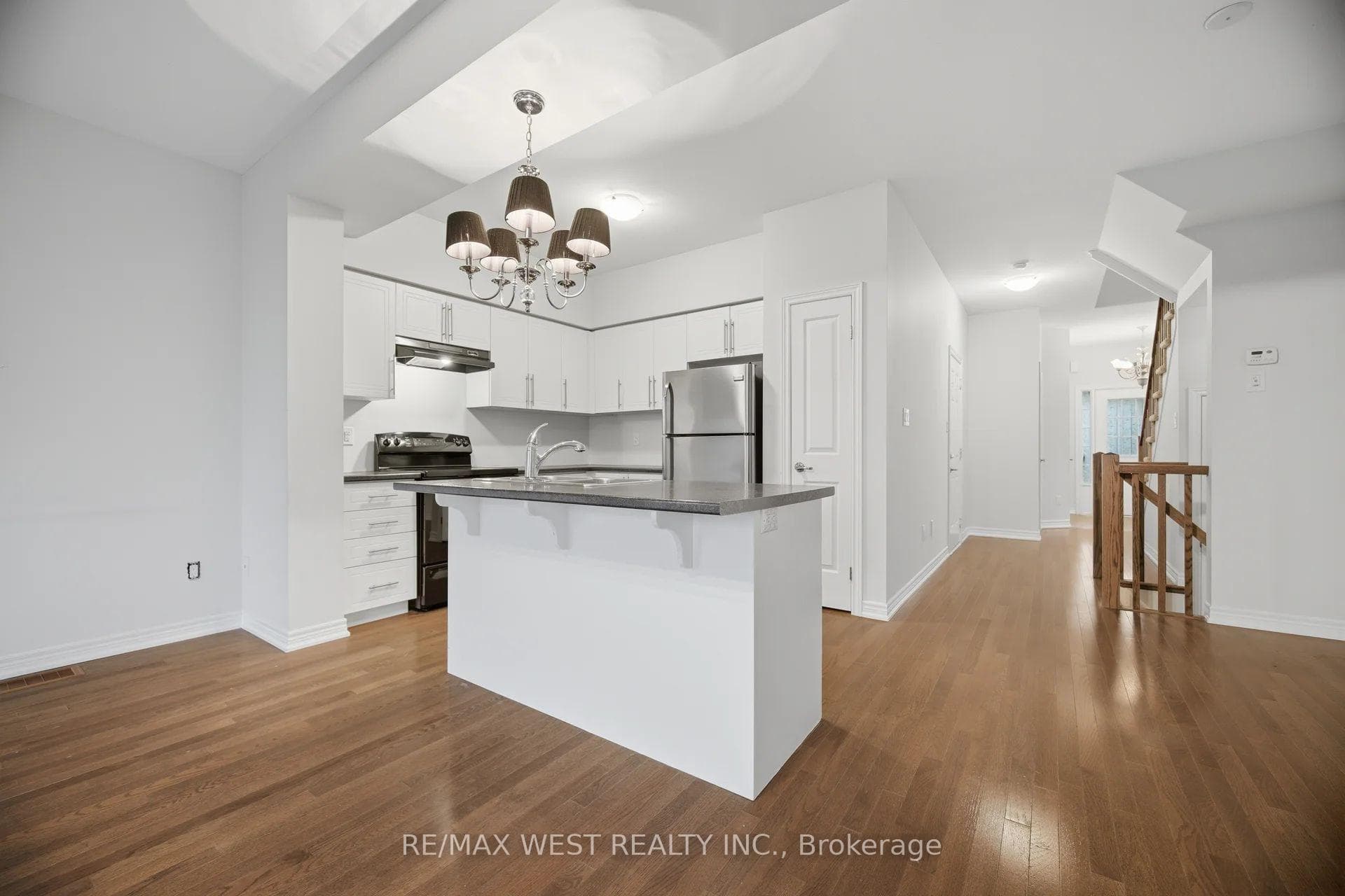 137 Echovalley Drive photo 10