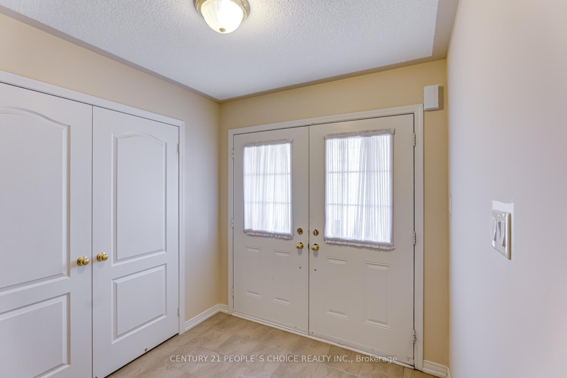 95 Richardson Crescent photo 3