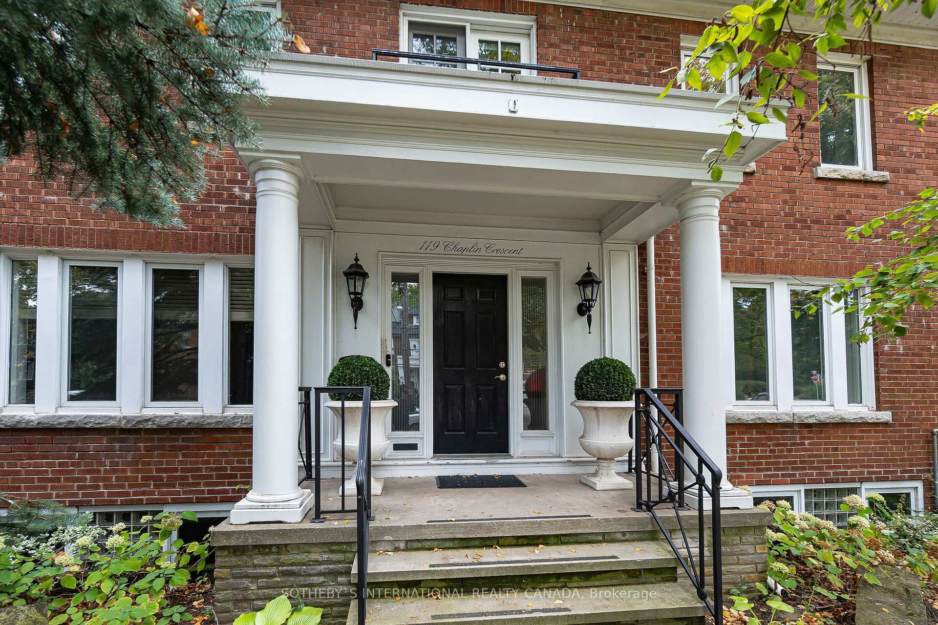 119 Chaplin Crescent Unit Main photo 3