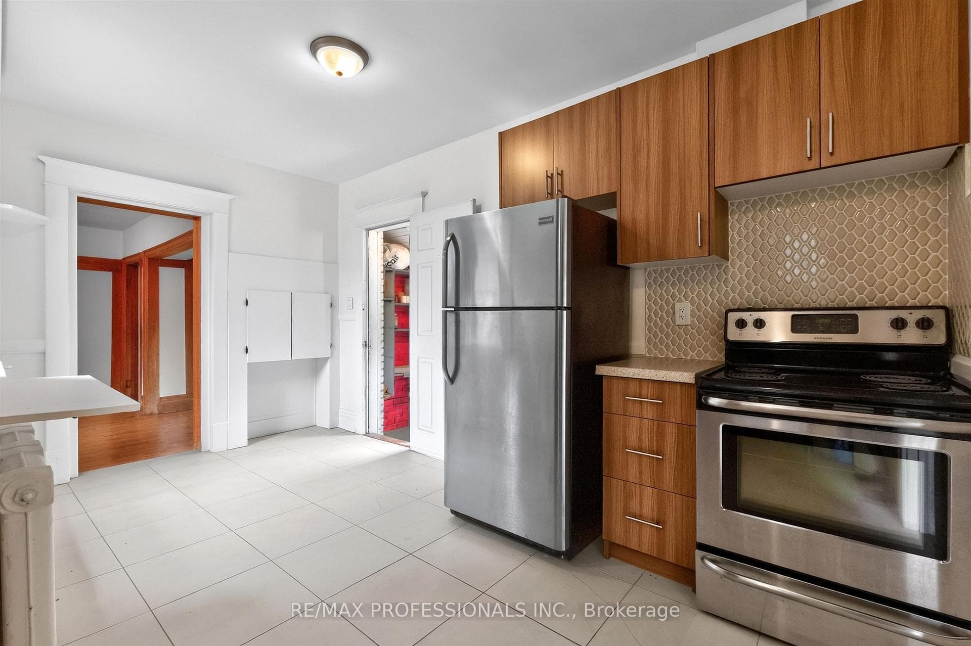 Unit 2-Second Floor 2 Bedrooms