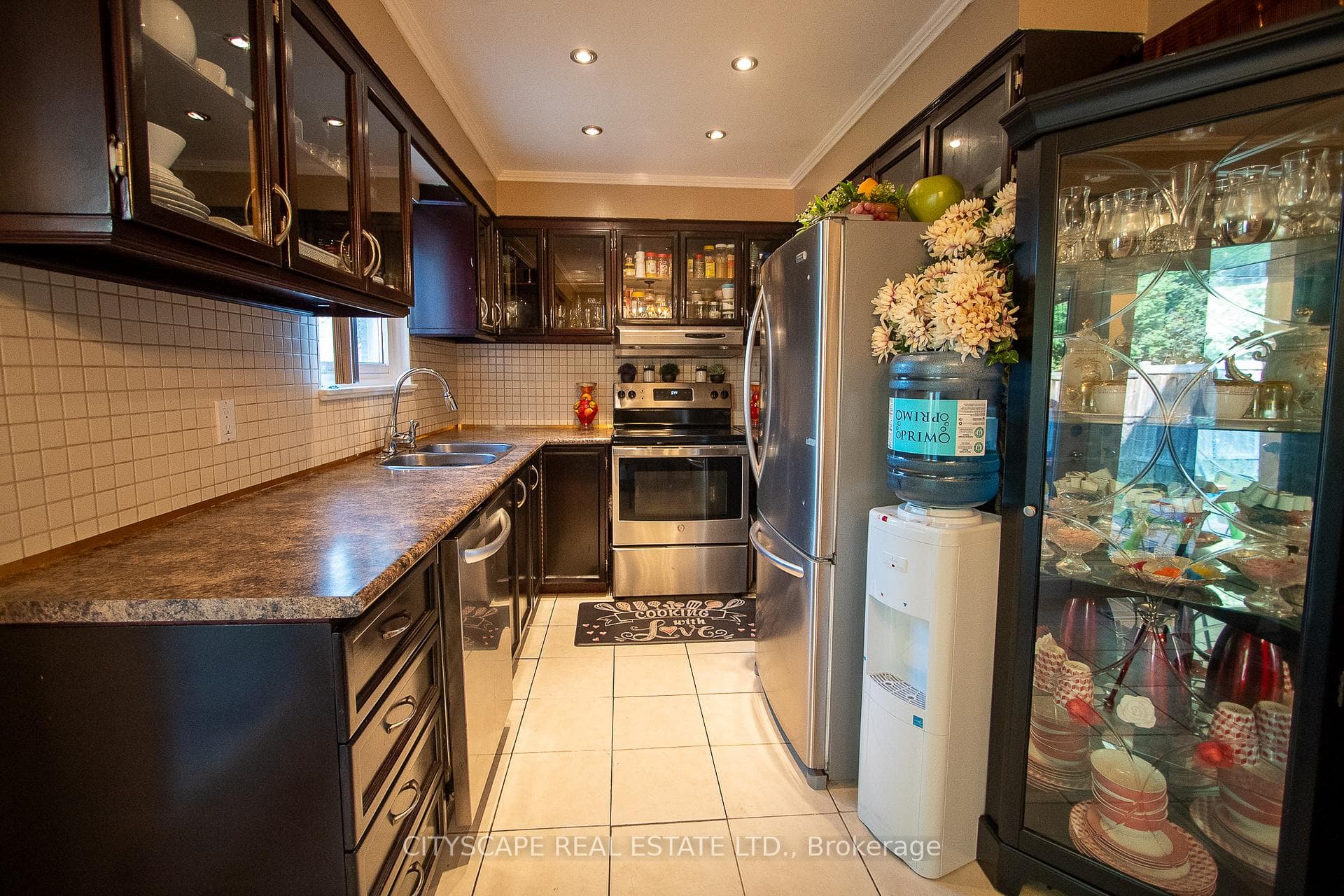 5 Mayfair Crescent photo 9