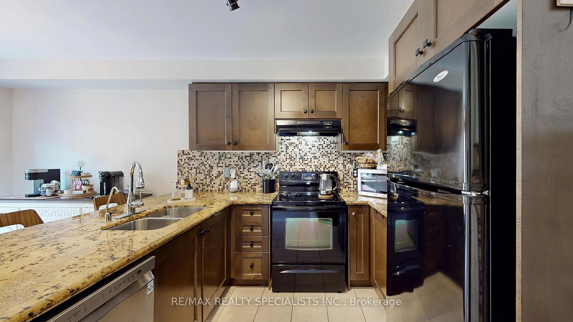482 Grant Way photo 29