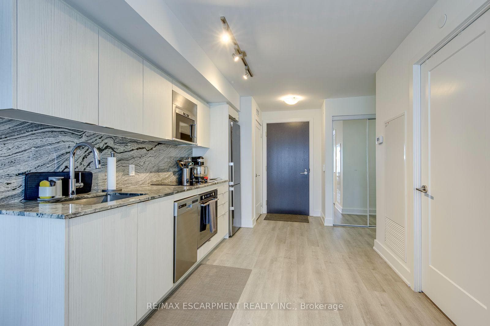 5 Mabelle Avenue Unit 2832 photo 17