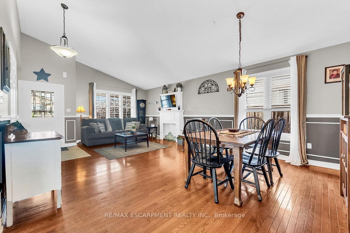 16 Mapleview Drive photo 5