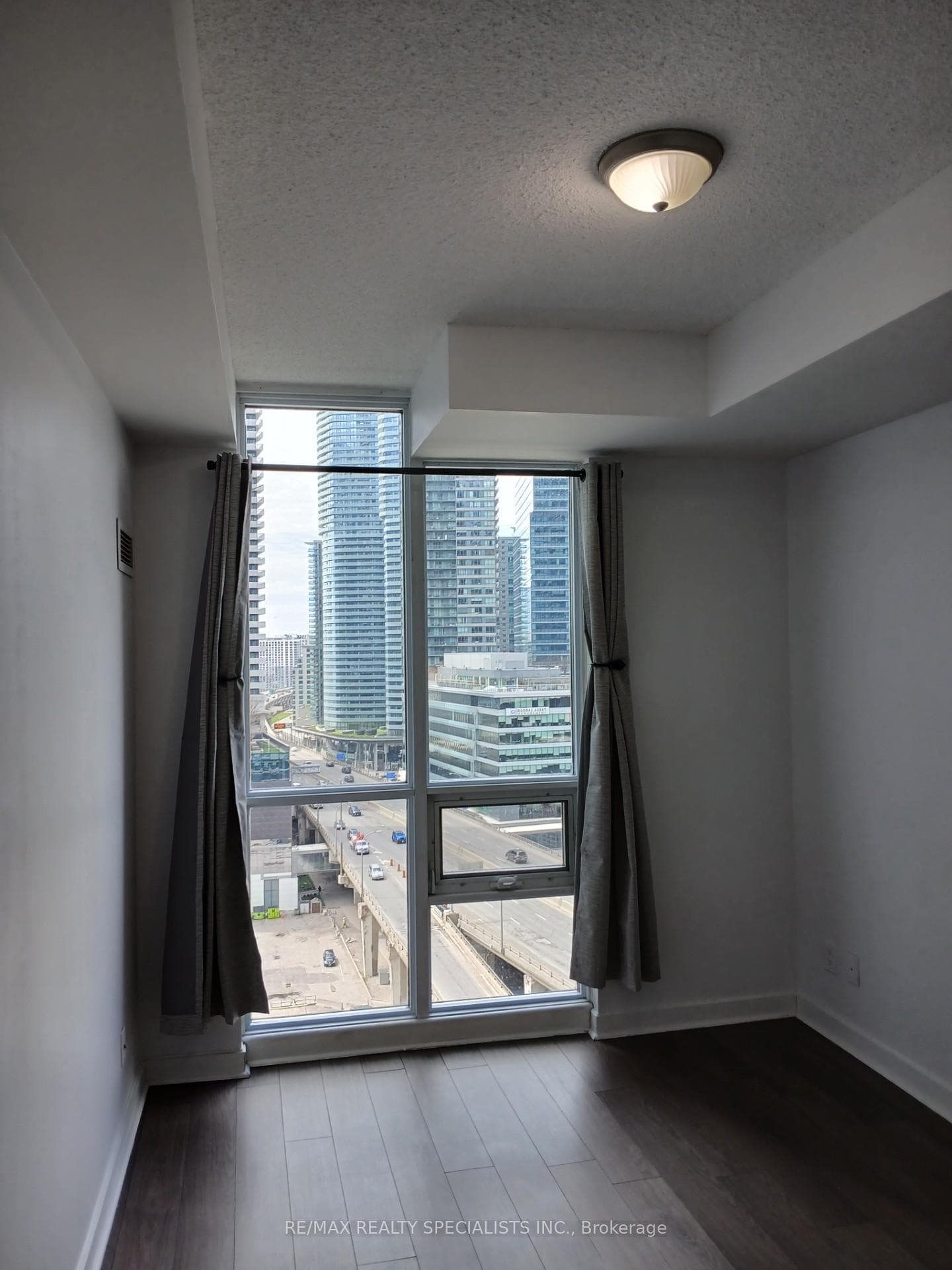 18 Harbour Street Unit 1611 photo 7