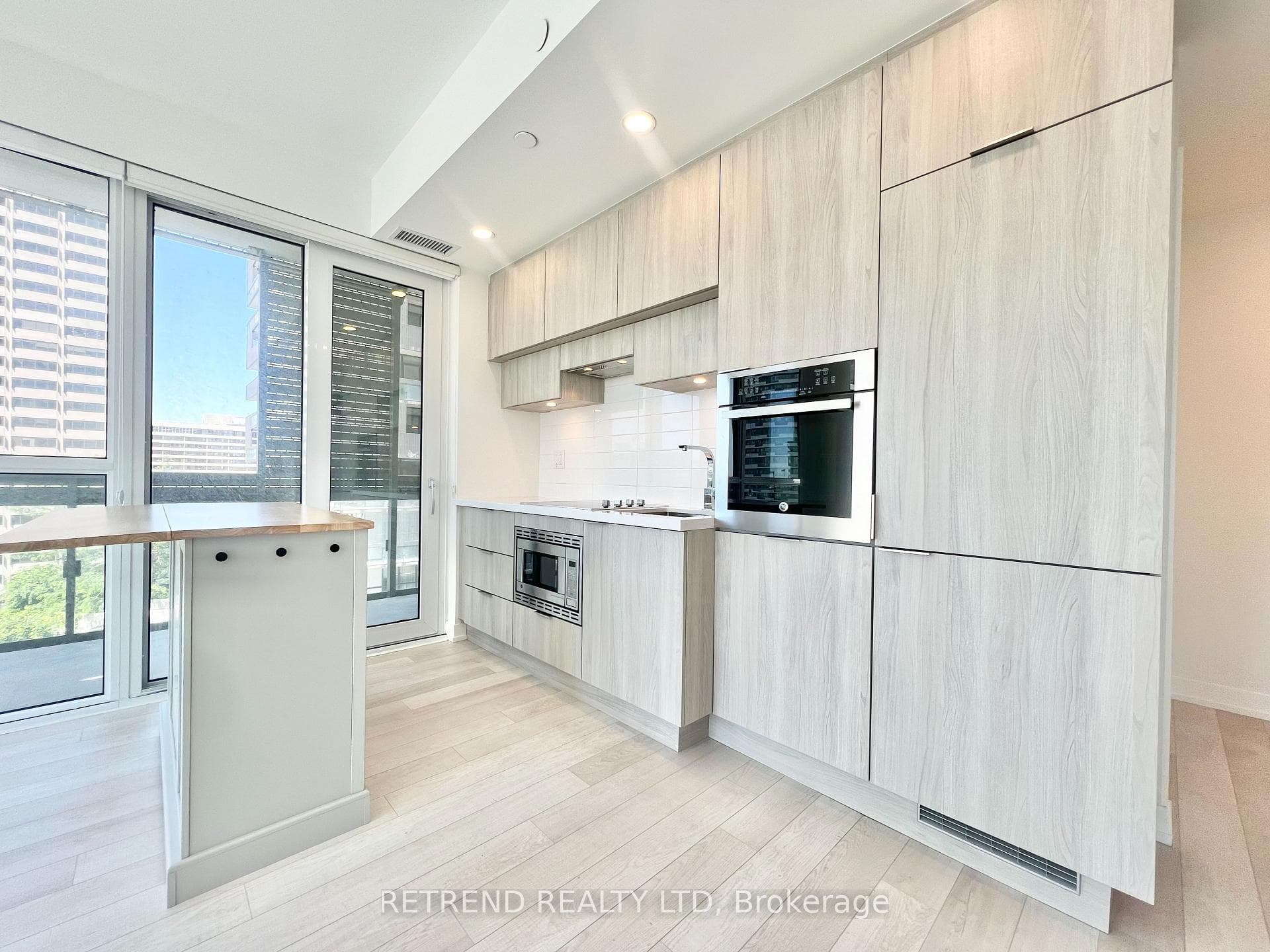 39 Roehampton Avenue Unit 1405 photo 1
