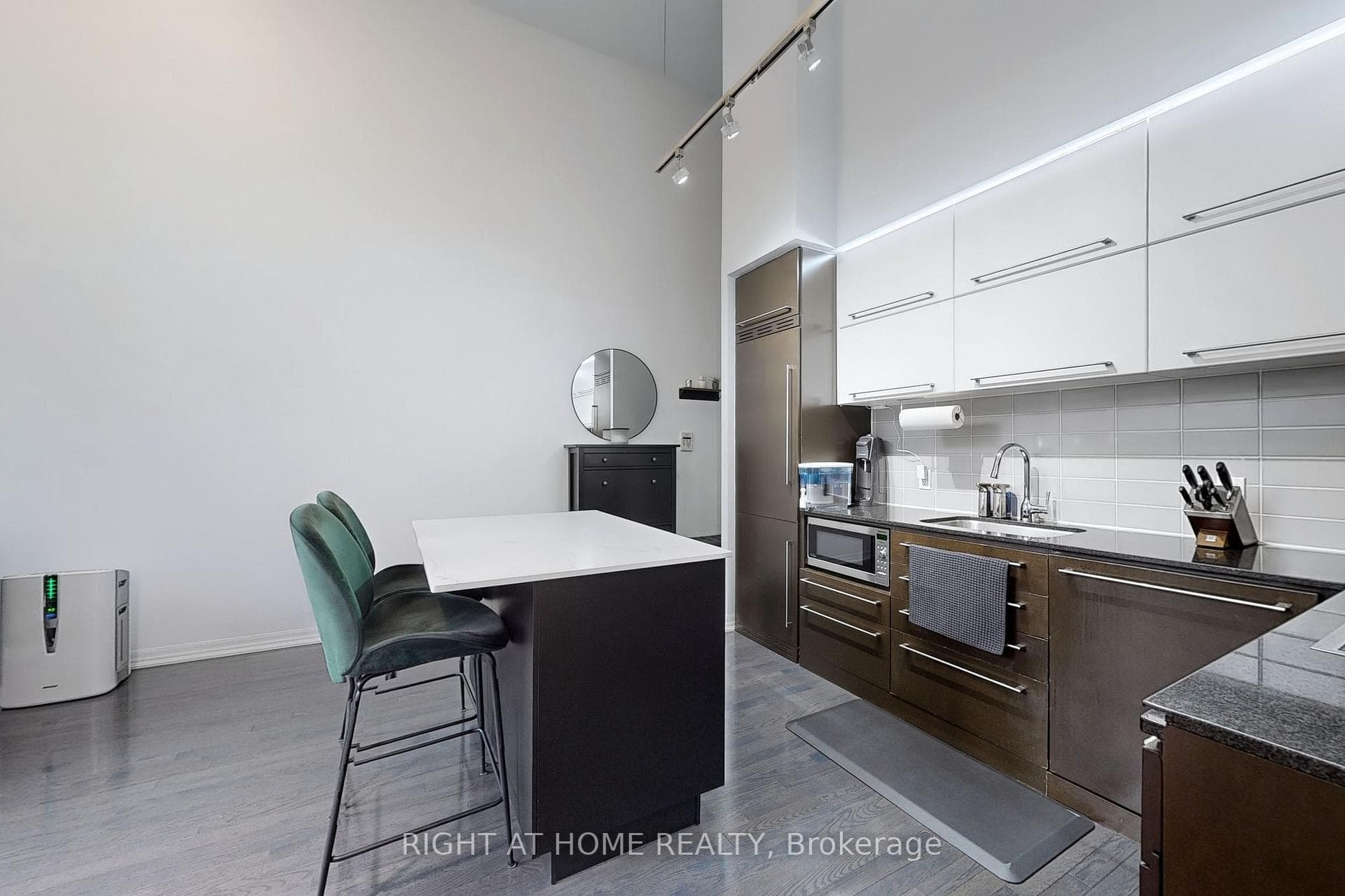 770 Bay Street Unit 201 photo 15