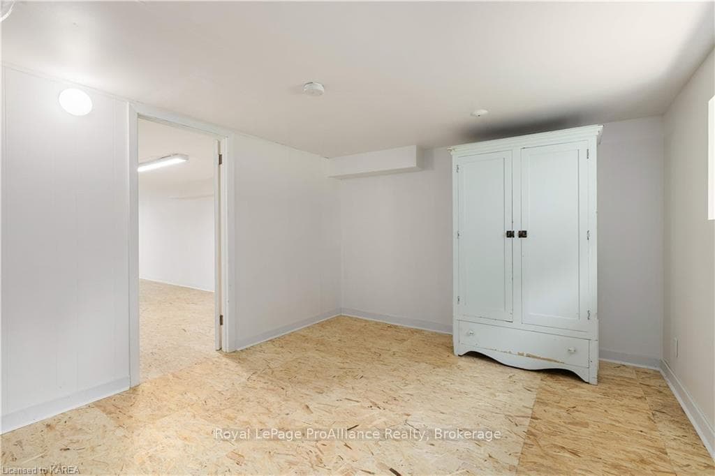 52 CARRUTHERS Avenue photo 30