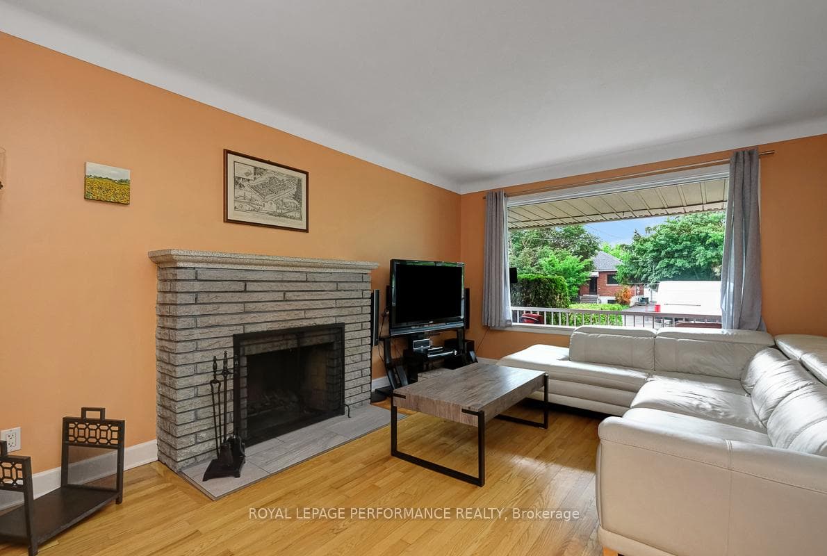 102 Donald Street photo 5