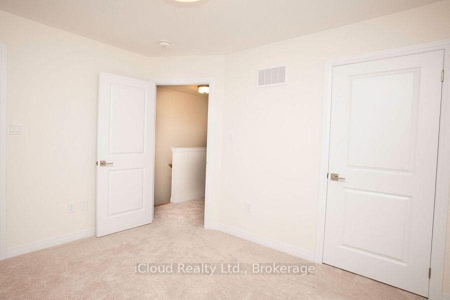 84 Fieldridge Crescent photo 9
