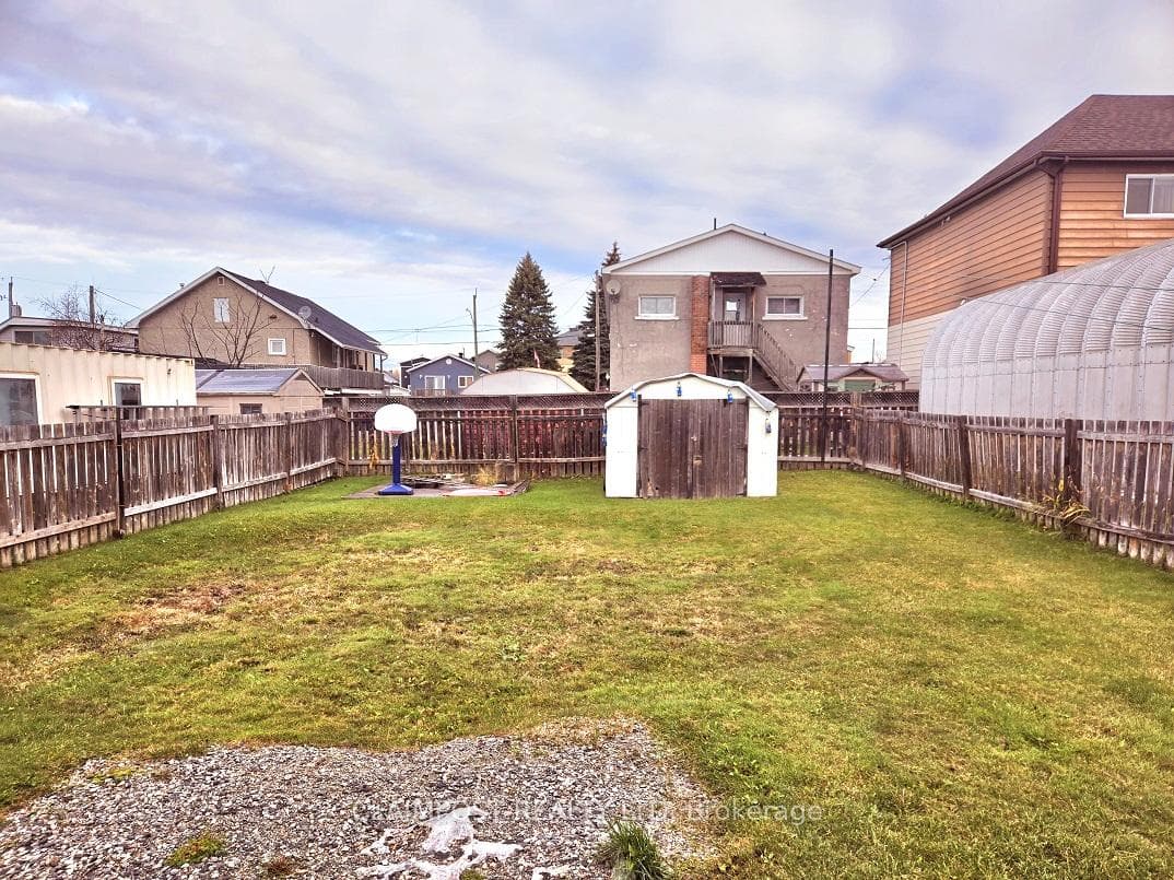 288 Bannerman Avenue photo 13