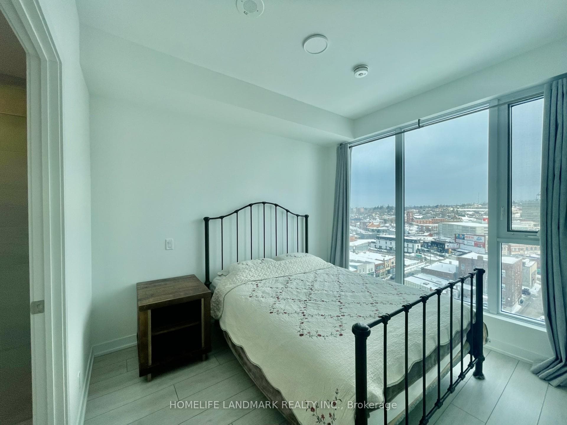 39 Mary Street Unit 1008 photo 9