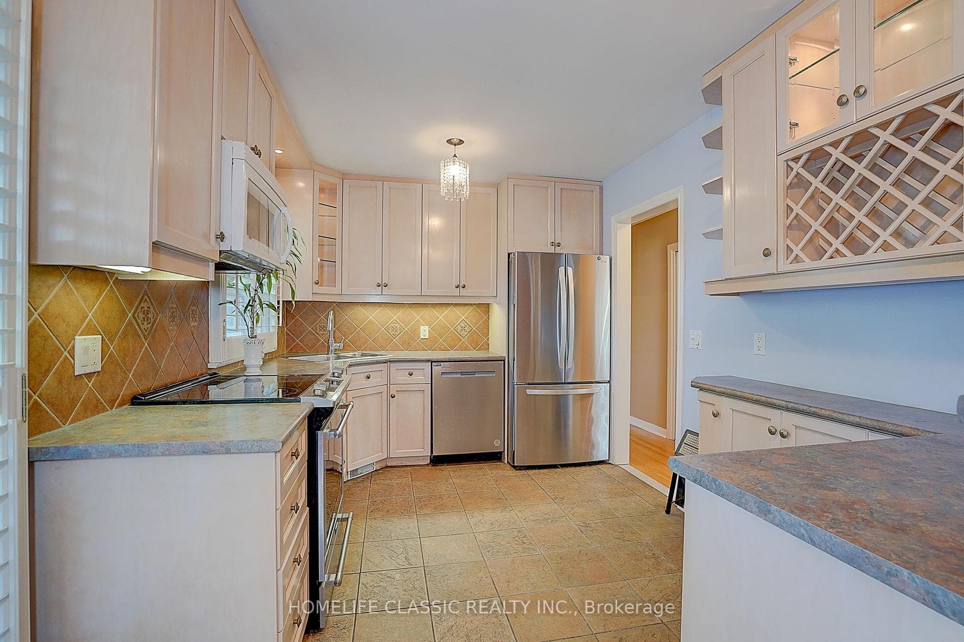 267 IREDALE Road photo 12