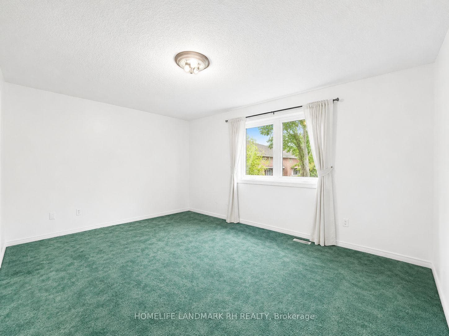 101 Pentland Crescent photo 11