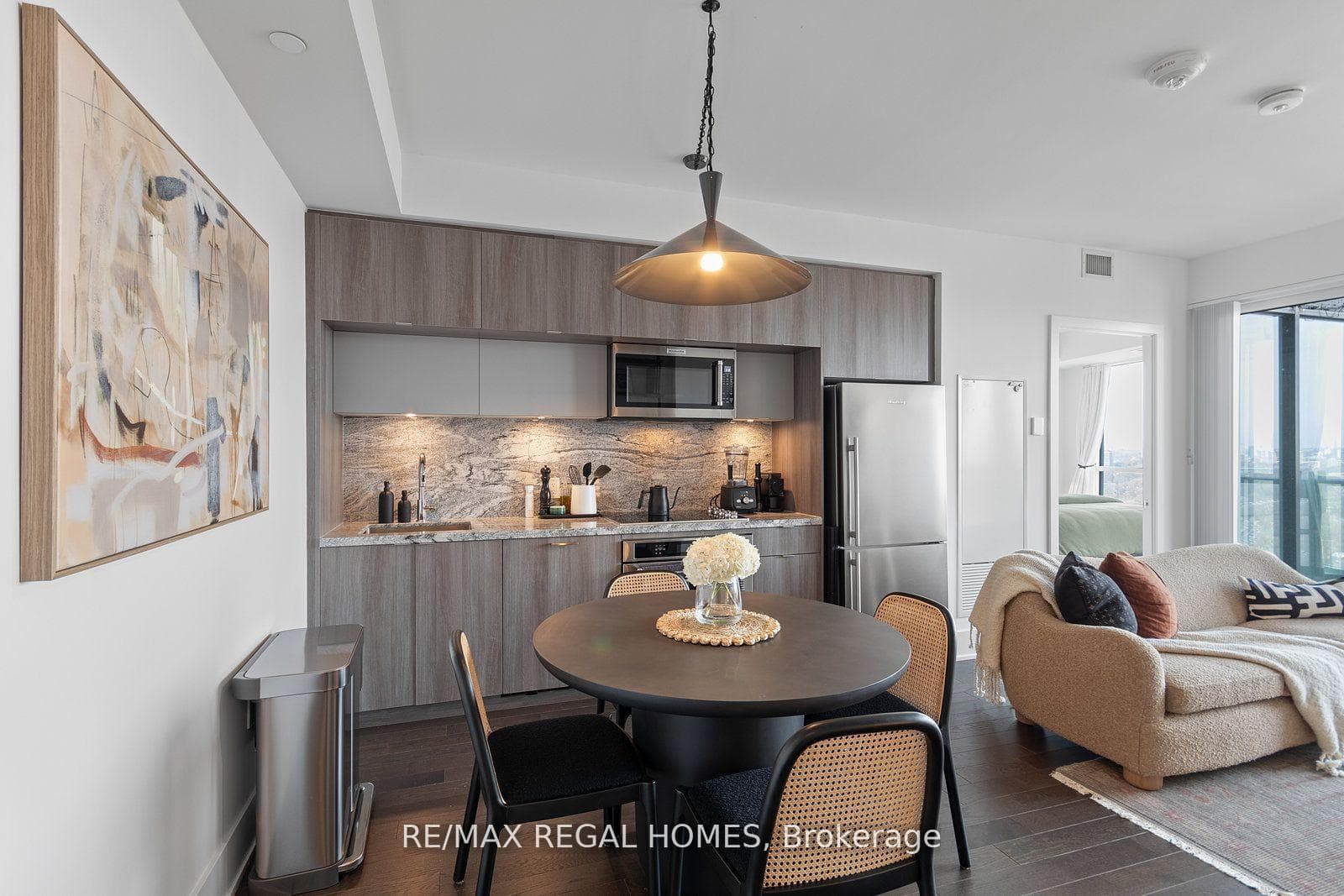 585 Bloor Street Unit 3215 photo 2