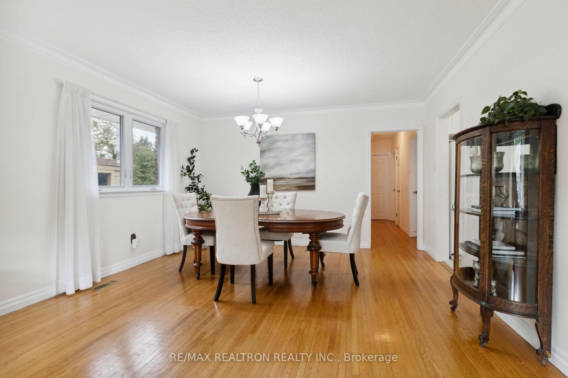 111 Avenue Road photo 11