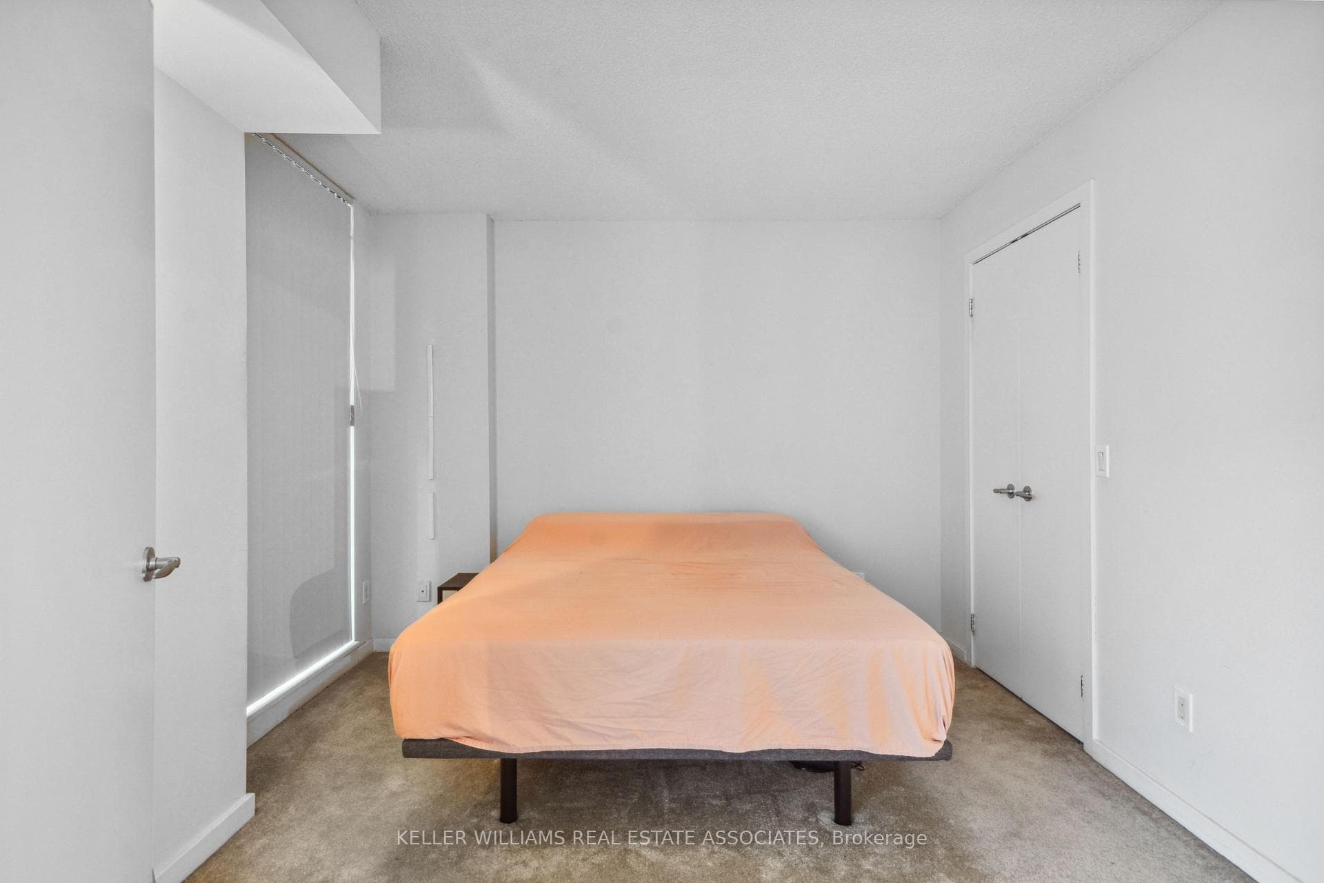 8 York Street Unit 1706 photo 15