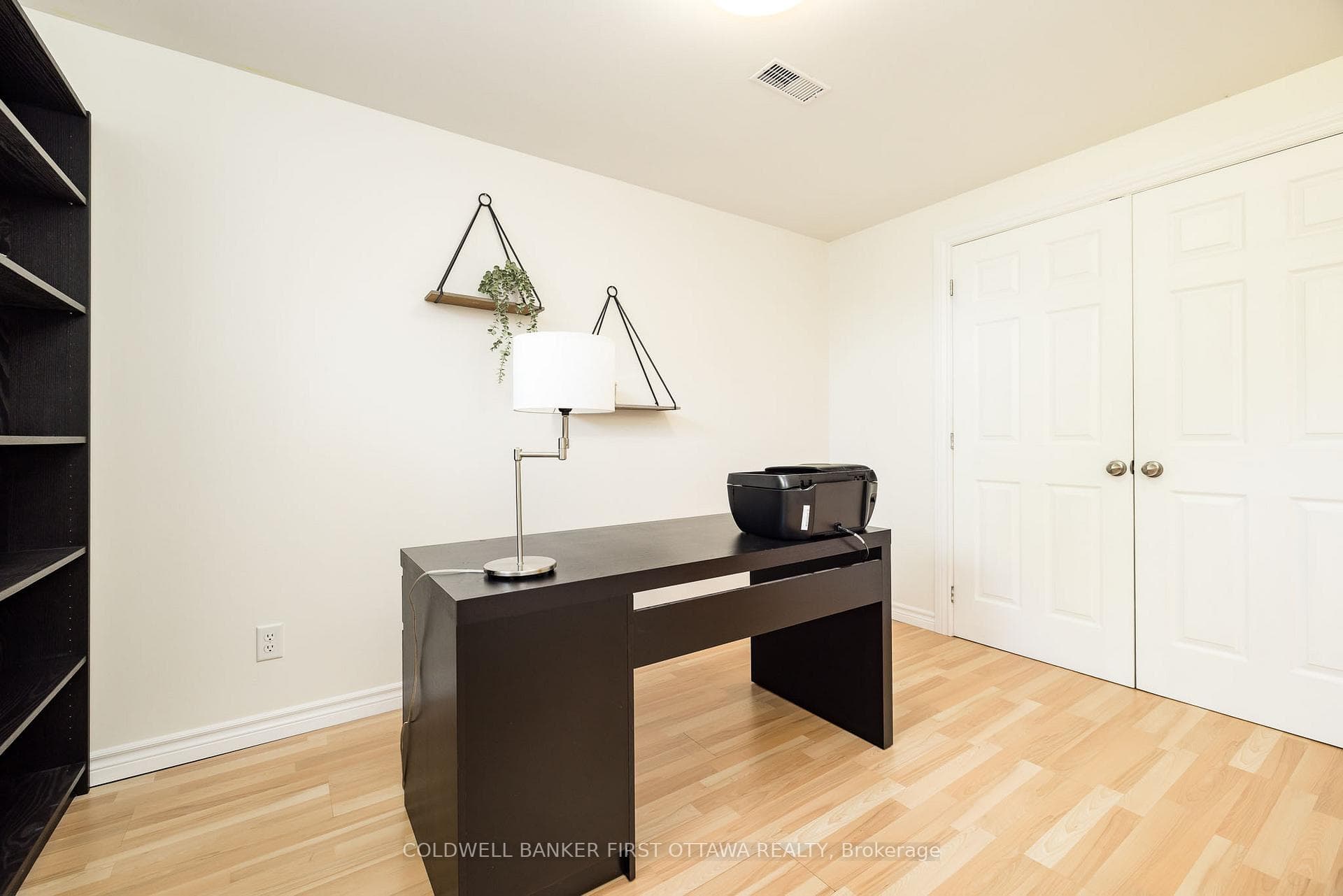 187 GLENNCASTLE Drive photo 42