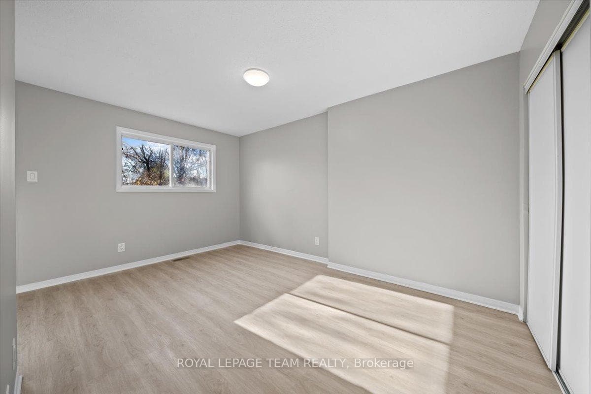 67 Carillon Street photo 22