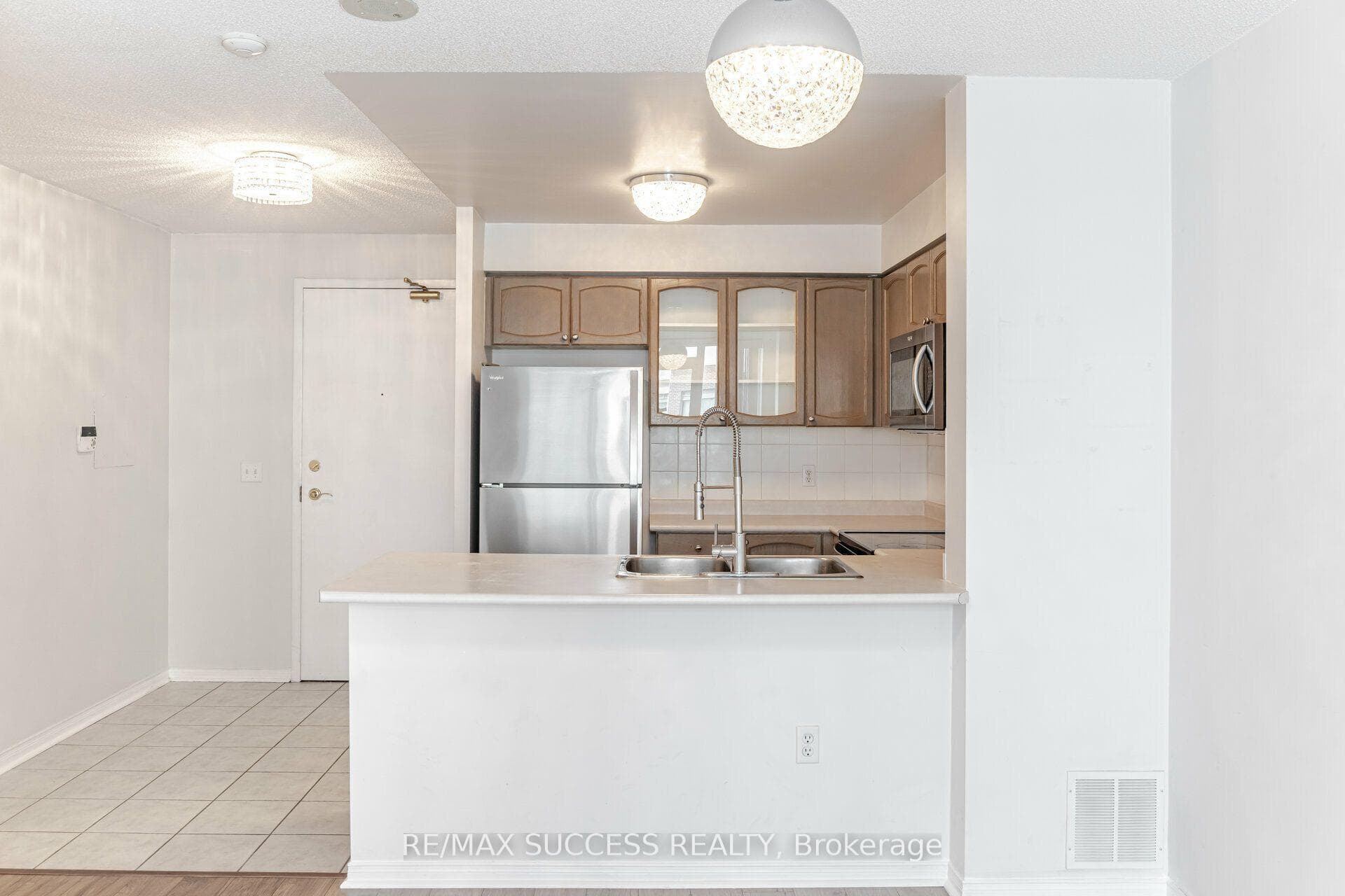 11 Michael Power Place Unit PH14 photo 7
