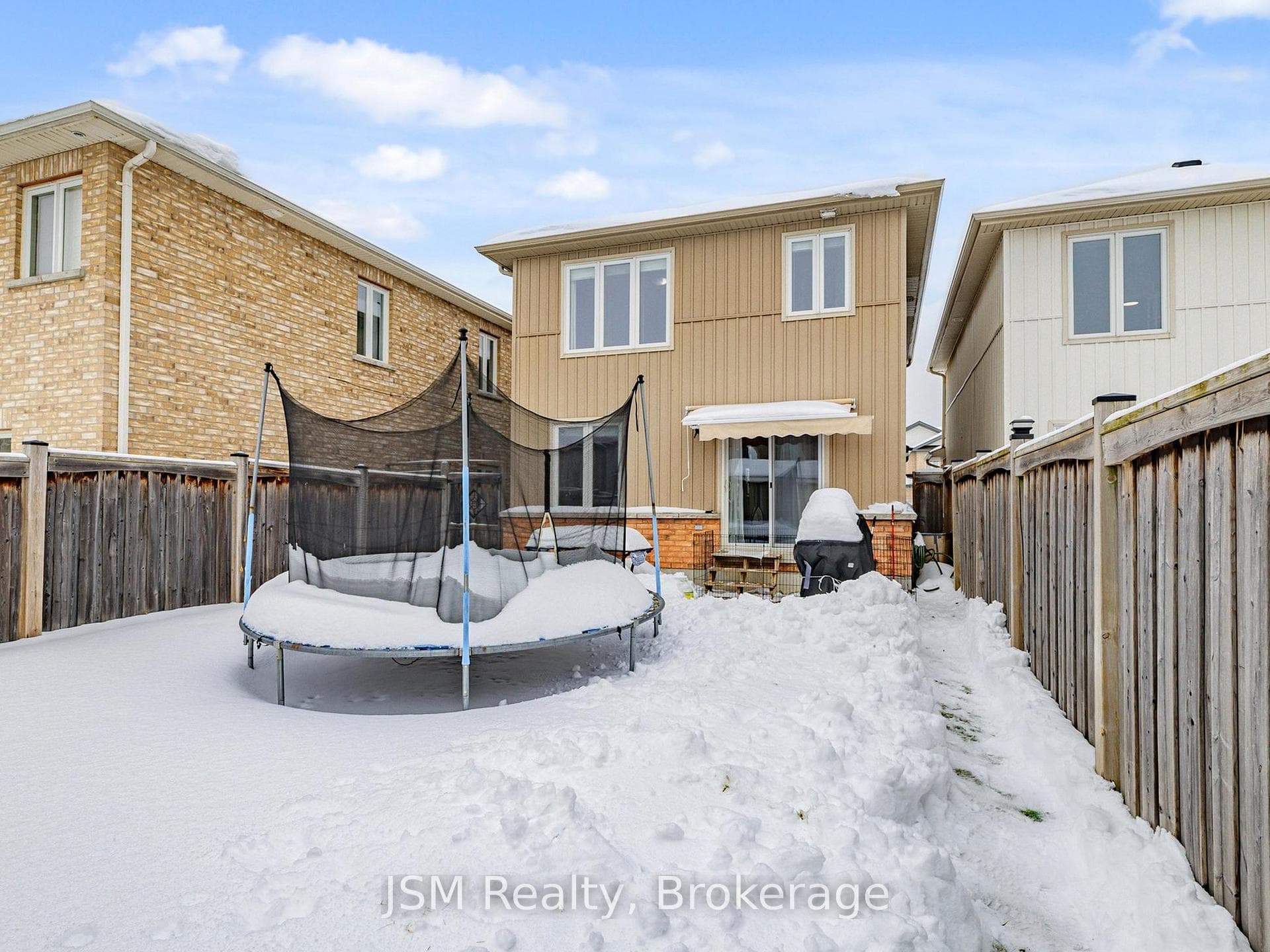 54 Armstrong Crescent photo 39