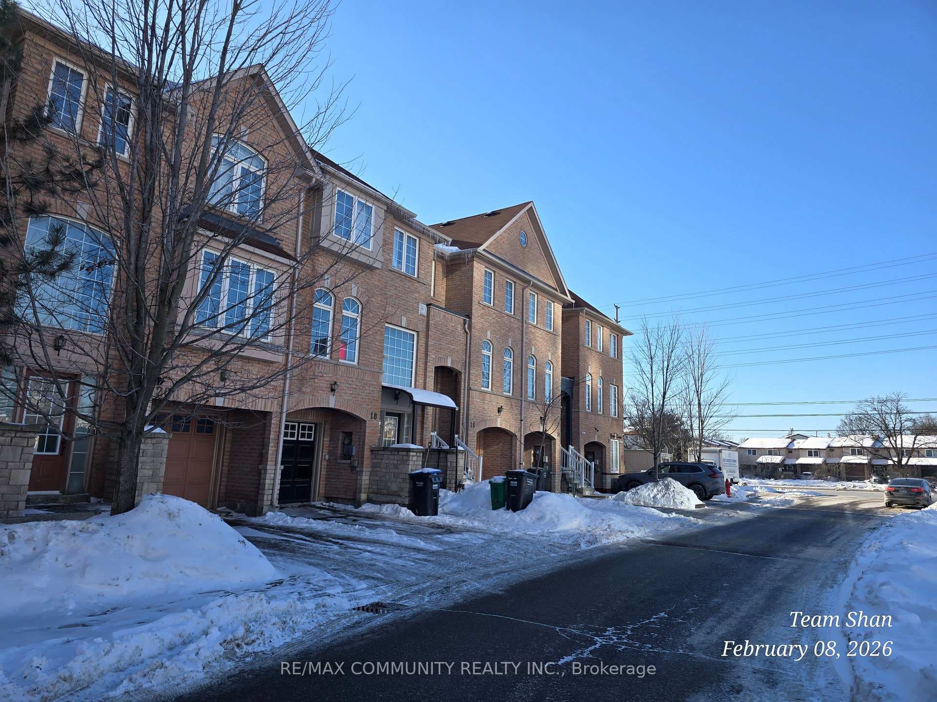16 Bernard Avenue photo 1