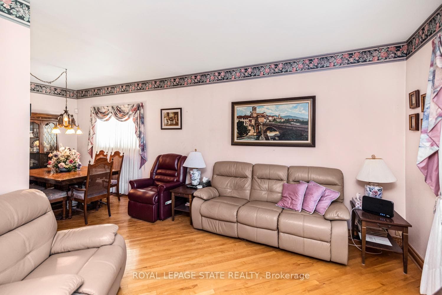 538 Hughson Street photo 11
