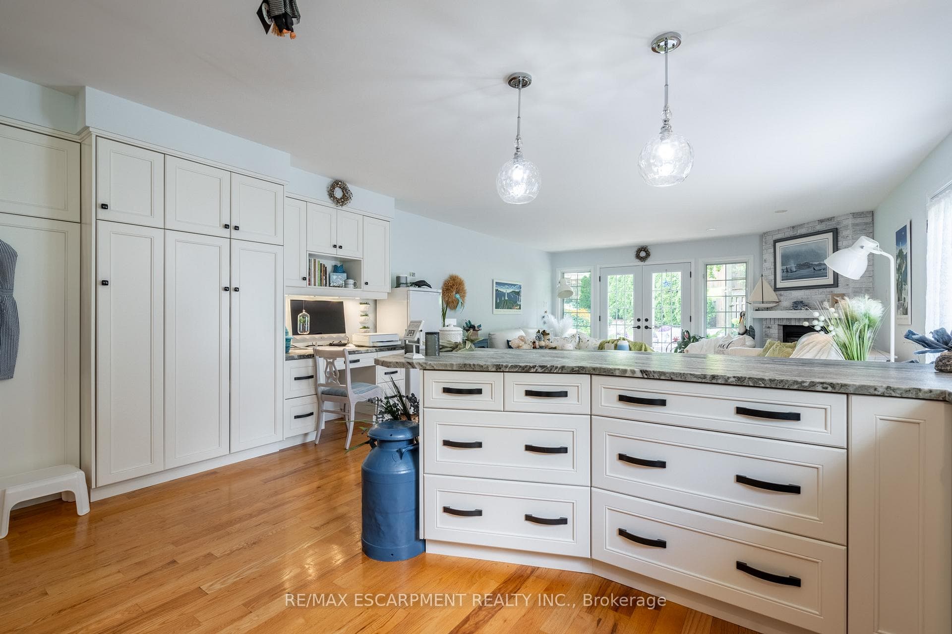 63 FORESTGATE Drive photo 8