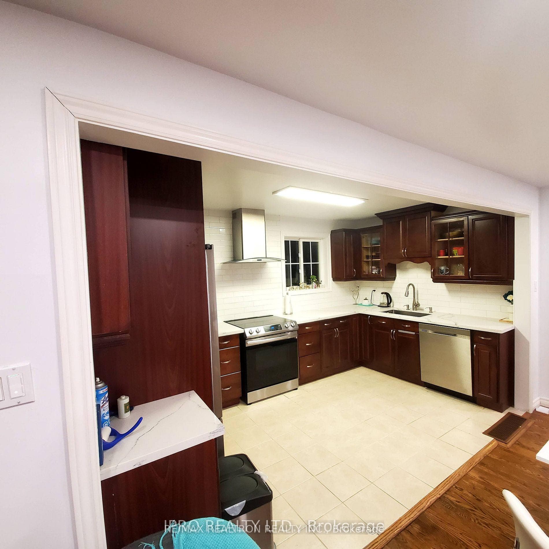 16 Cresthaven Drive photo 8