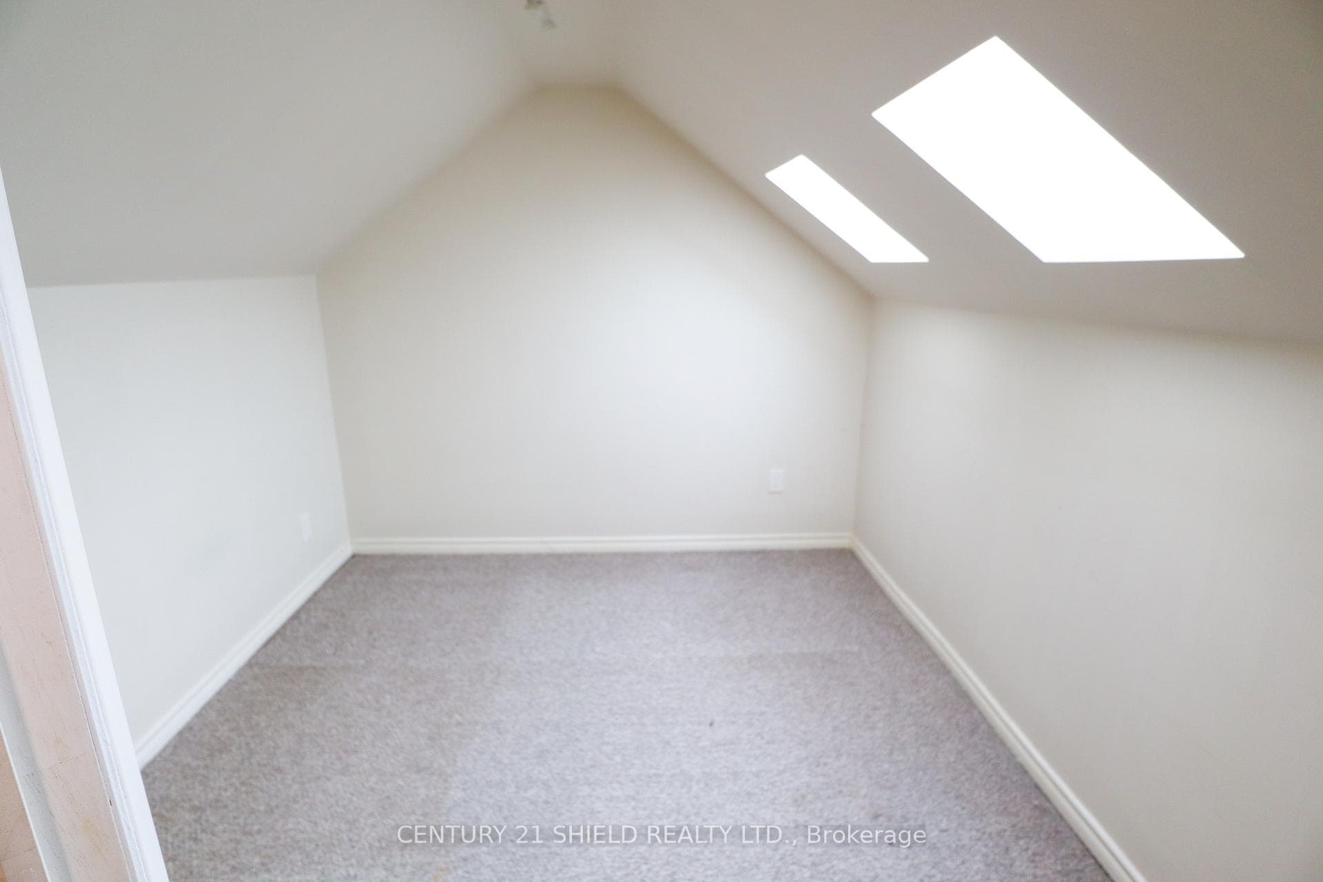 143 Carleton Street photo 14