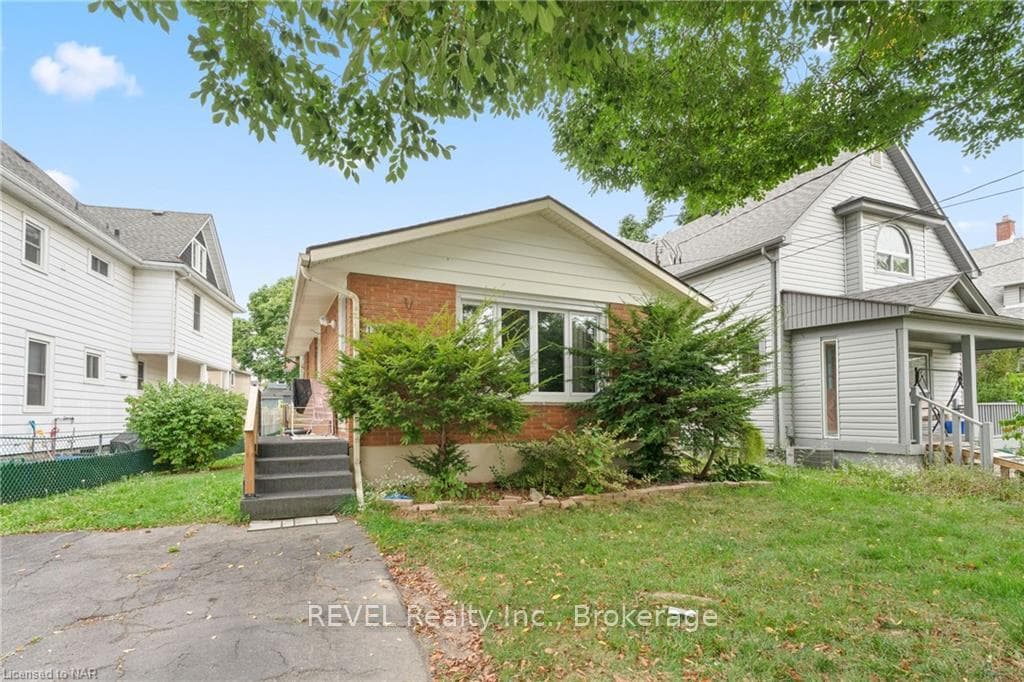 148 YOUNG Street photo 1