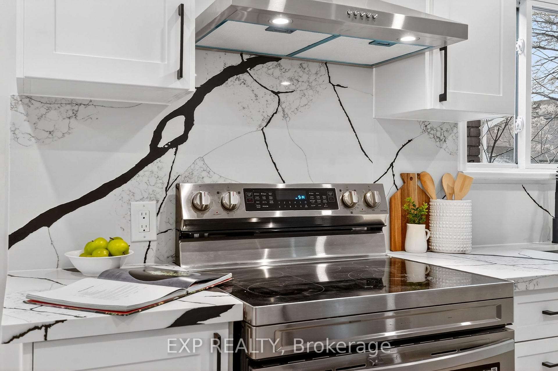 201 Grosvenor Avenue photo 25