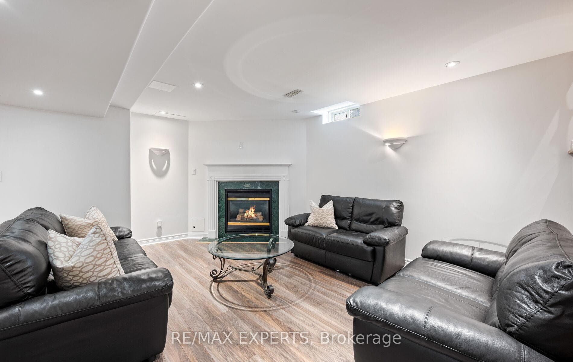 214 Waterbury Street photo 34