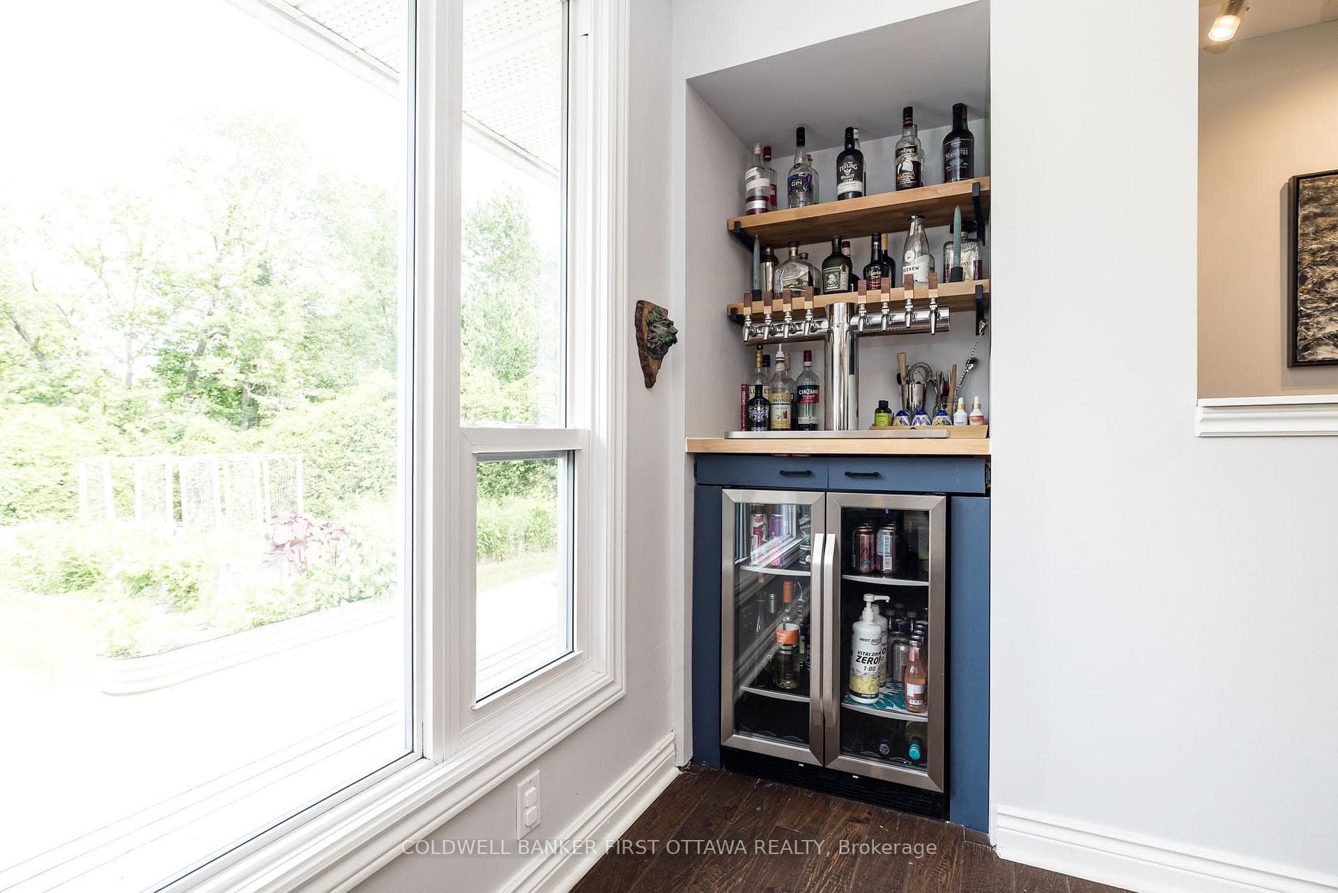 174 Lloydalex Crescent photo 13